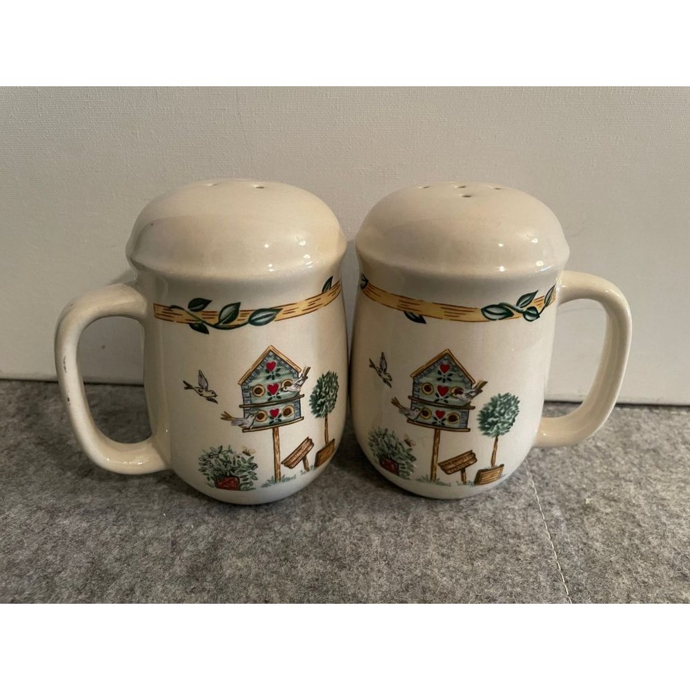 Vintage Thomas Birdhouse Design Salt and Pepper Shakers  #791